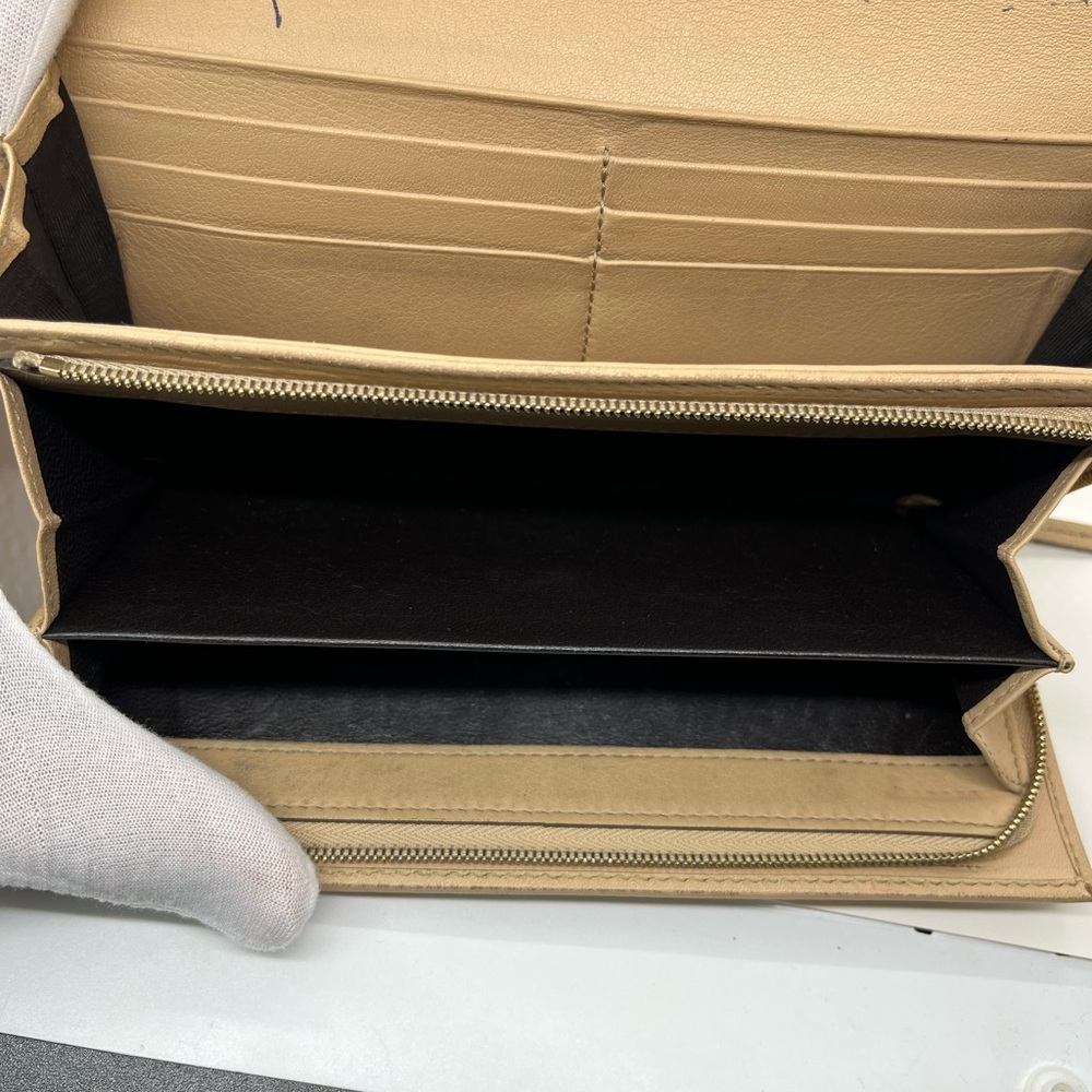 Pre owned Gucci Tan Wallet with Heart Detail - Picture 7 of 7